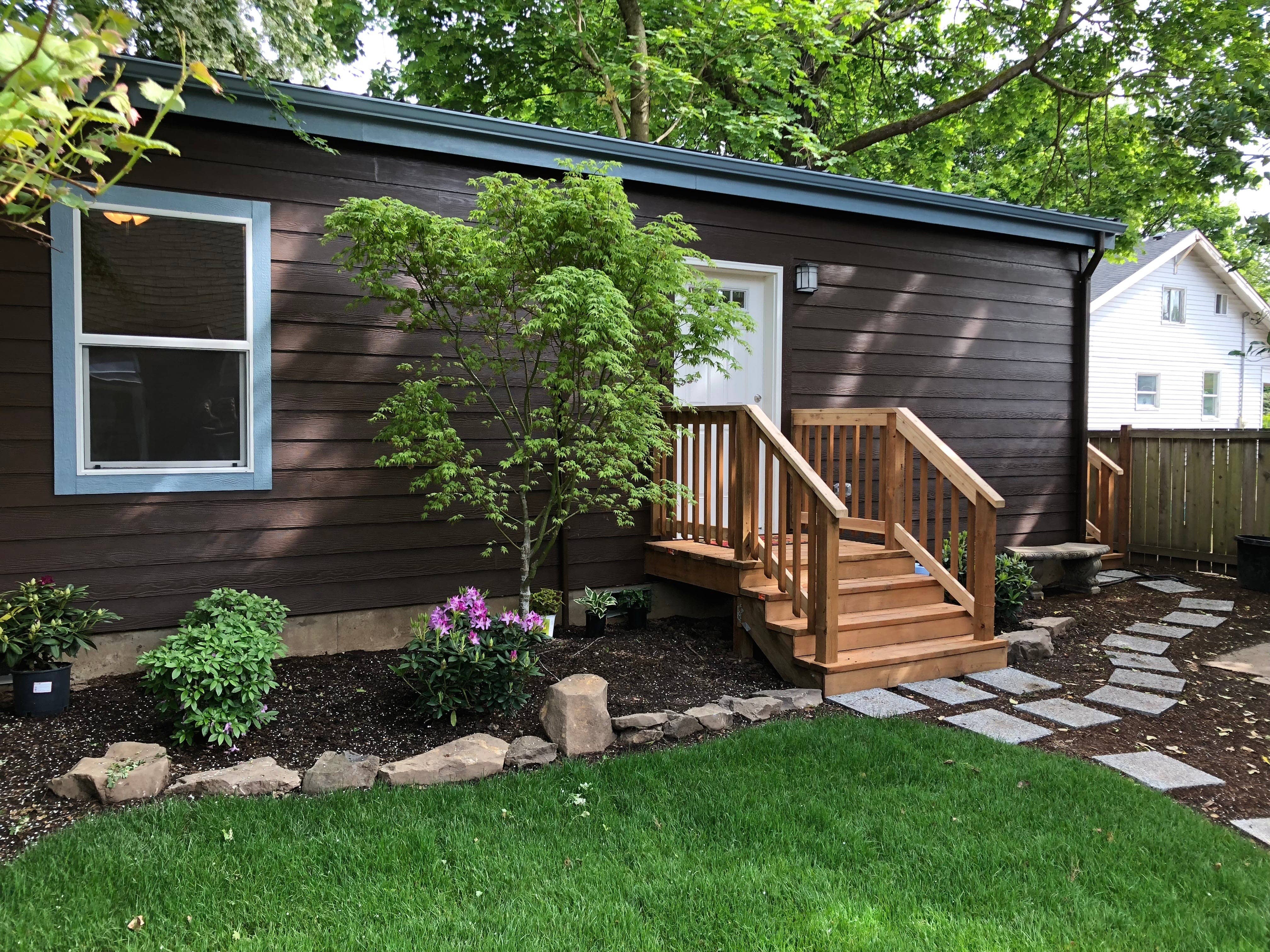 Modern studio flat featuring efficient space utilization, contemporary amenities, and convenient location, perfect for a minimalist lifestyle or investtment.